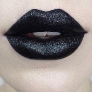 Kat Von D Studded Kiss Lipstick NAYEON